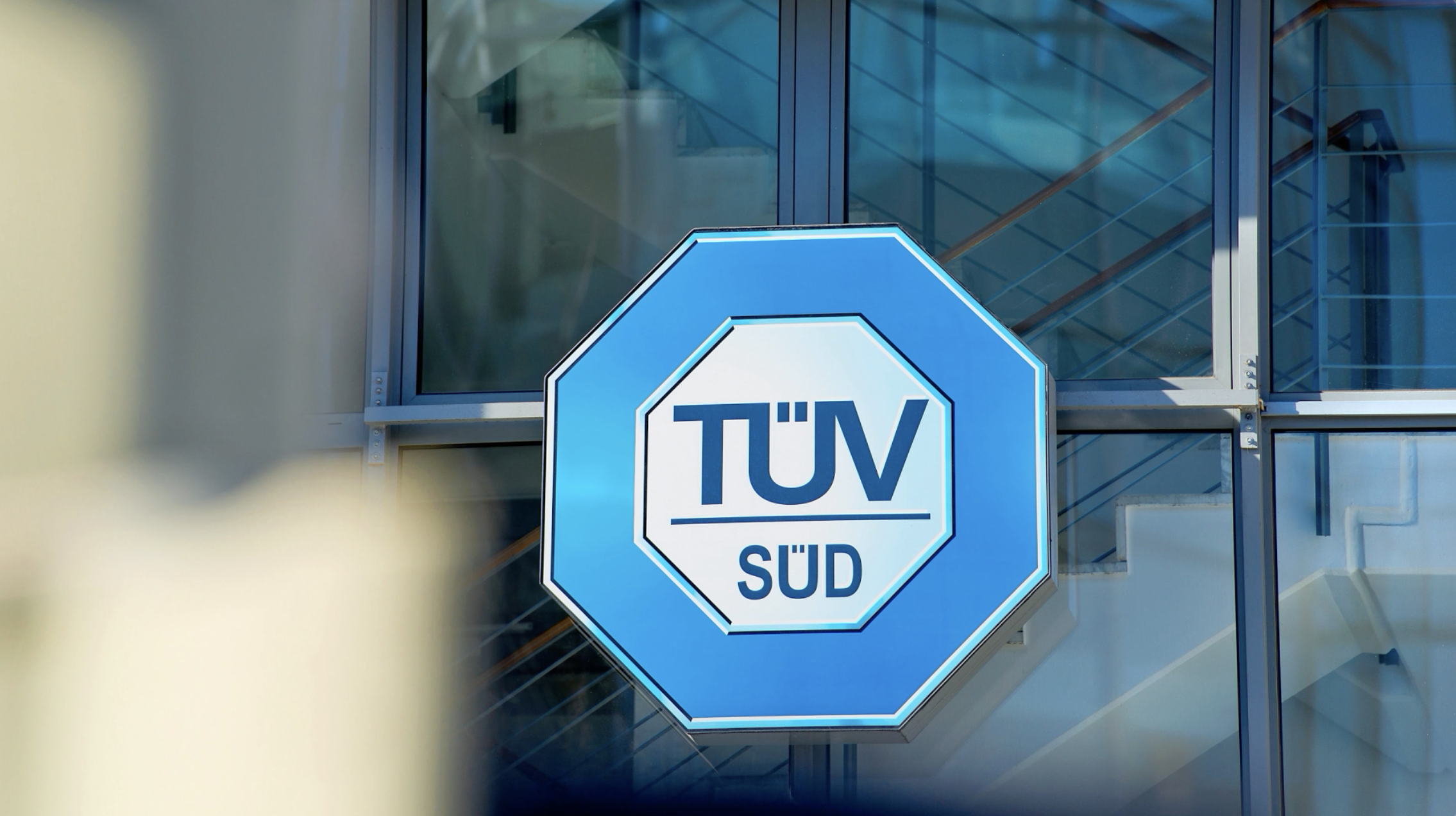 TÜV Süd & T-Systems: Vertrauen in Catena-X mit Batteriedaten aufbauen